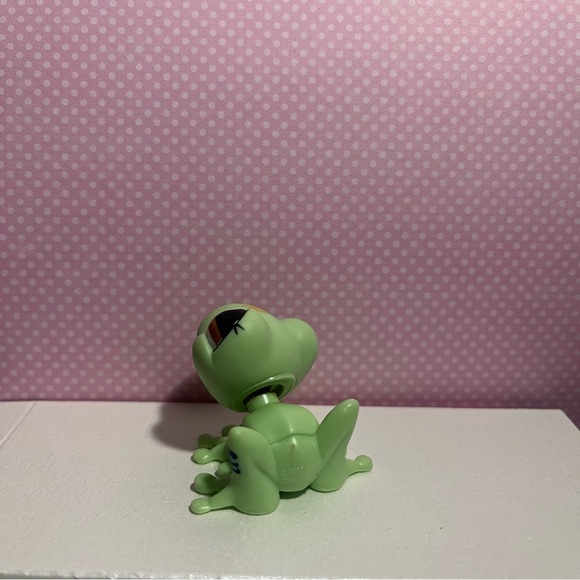 Littlest Pet Shop LPS Green Frog with orange swirl #1991 - Picture 5 of 5
